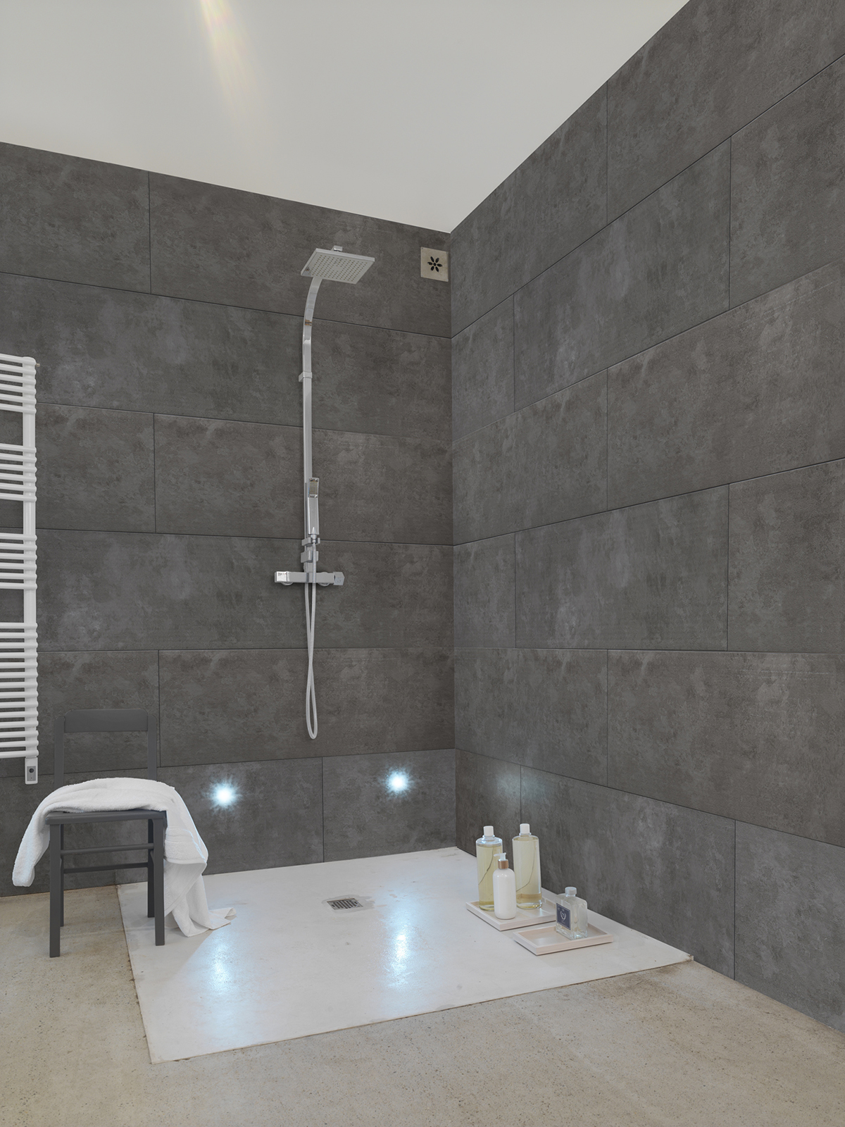 Rénovation de salle de bains : 6 raisons d'opter pour les dalles murales en  composite ! - L'Entrepôt du bricolage